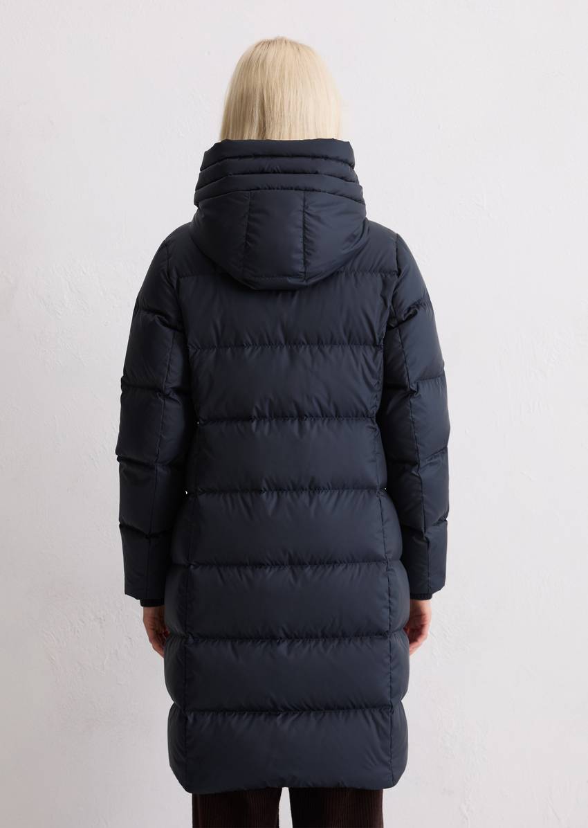 Hooded down coat shaped with water-repellent surface