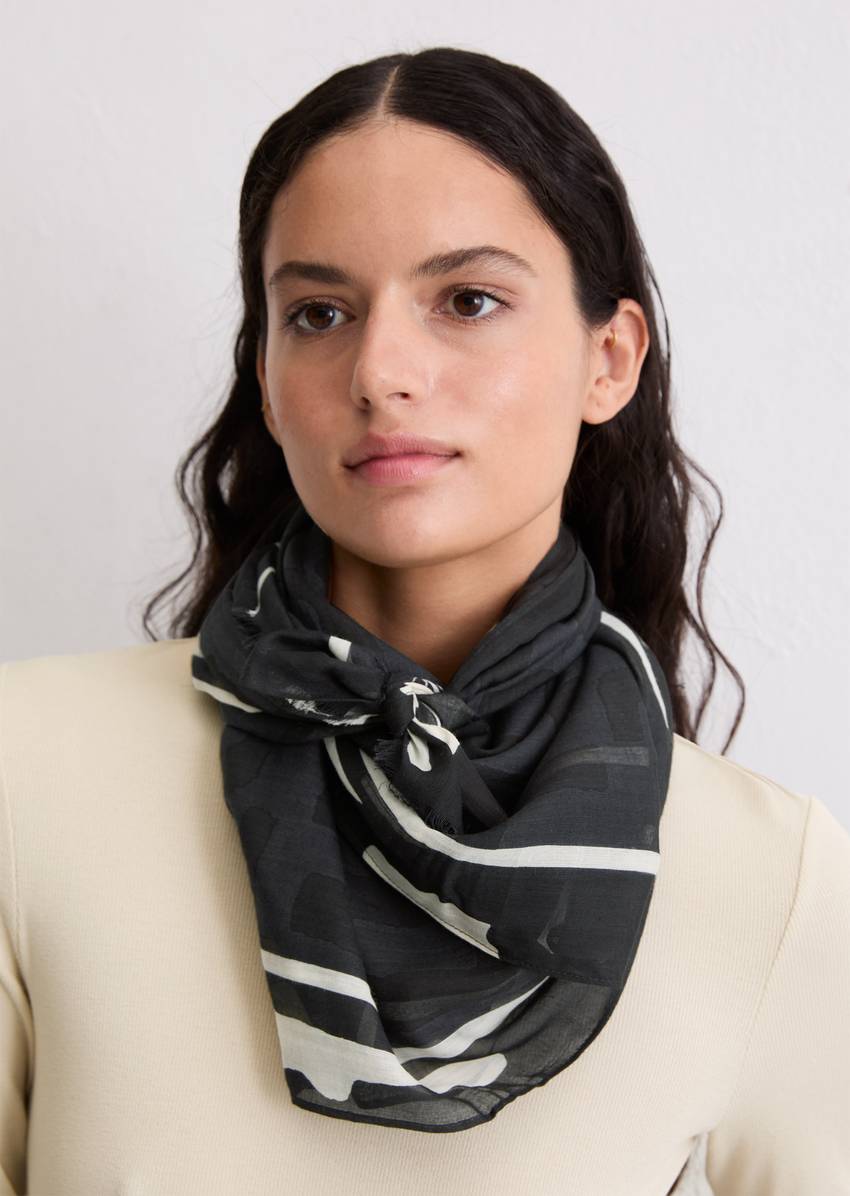 Scarf with all-over print with TENCEL™ Lyocell