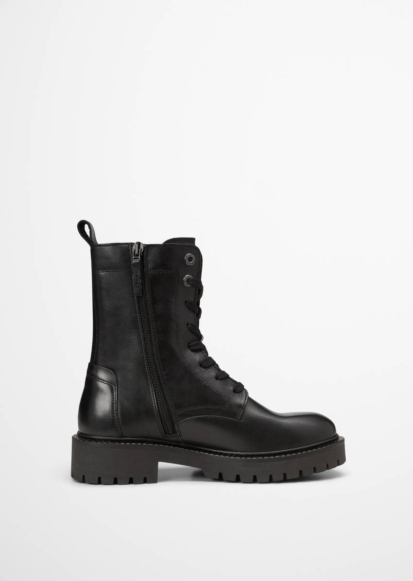 Lace-up boots with inside zipper