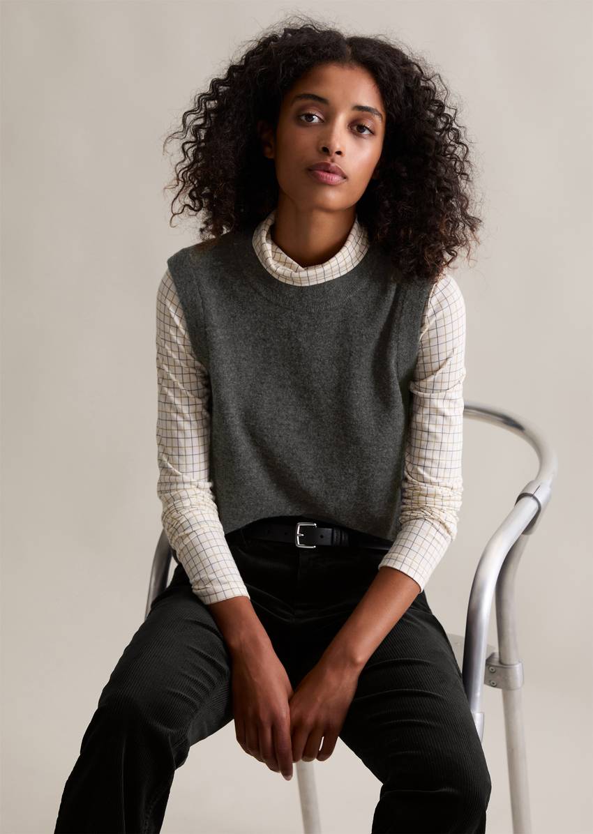 Sweater regular made from a soft virgin wool blend