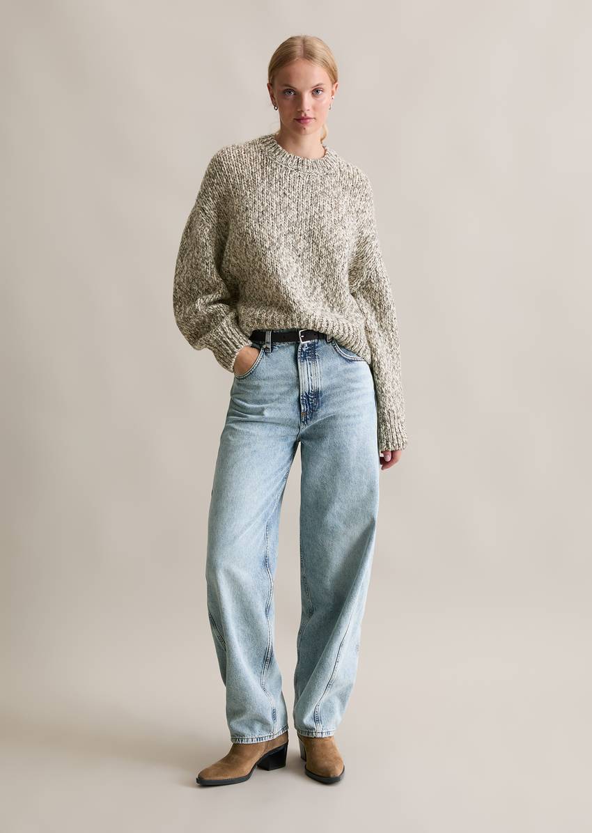 Relaxed chunky knit sweater made from a virgin wool/alpaca wool mix