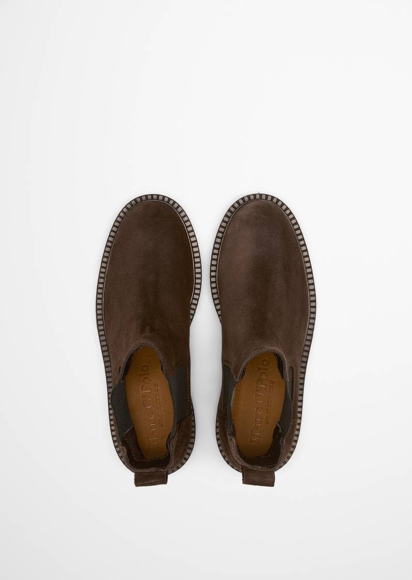 Chelsea boot with treaded sole