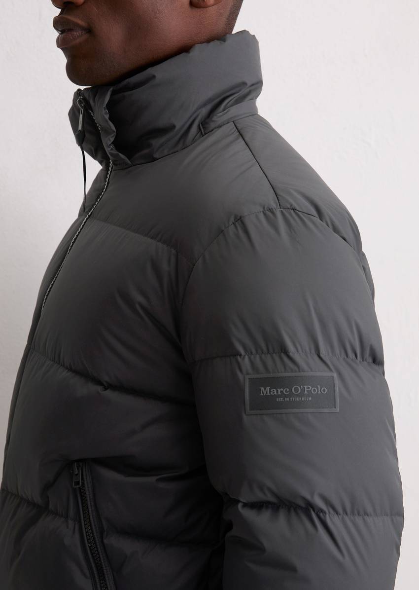 Regular puffer down jacket with detachable hood