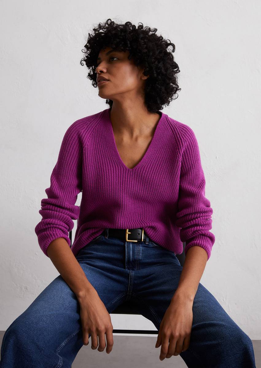 V-neck knitted sweater slim made from soft cotton yarn