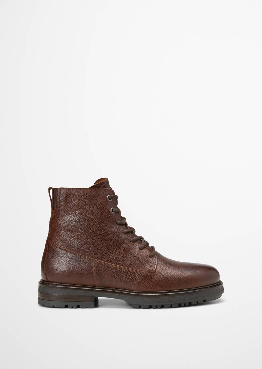 Lace-up boots with inside zipper