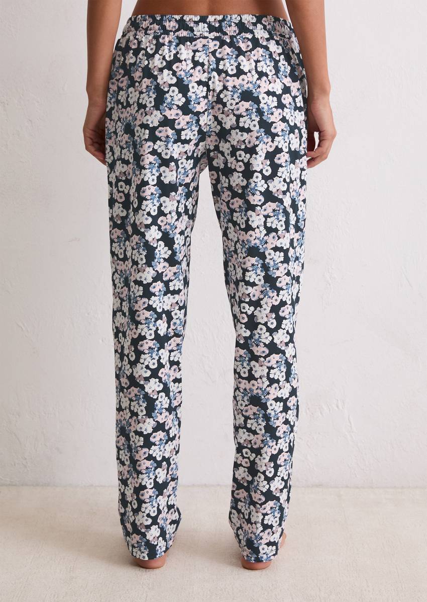 Lounge pants made from pure organic cotton