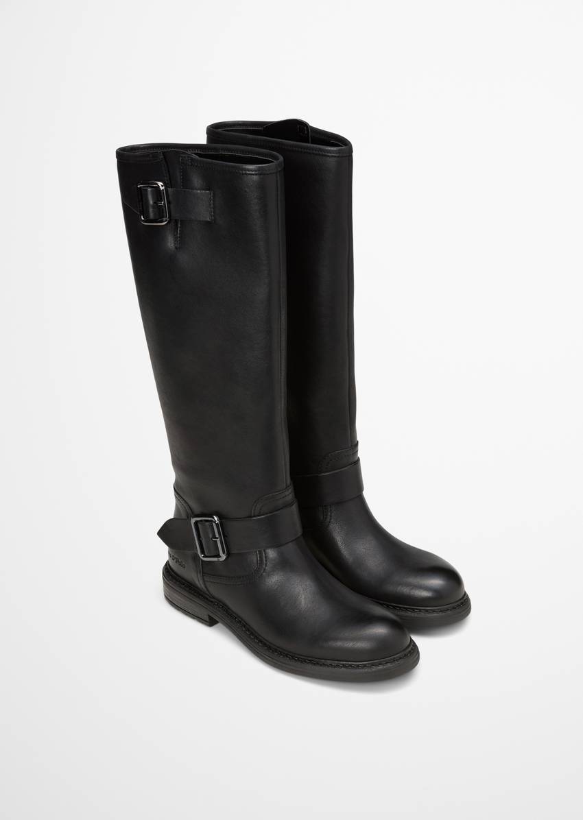 Long-shaft boots with two decorative straps