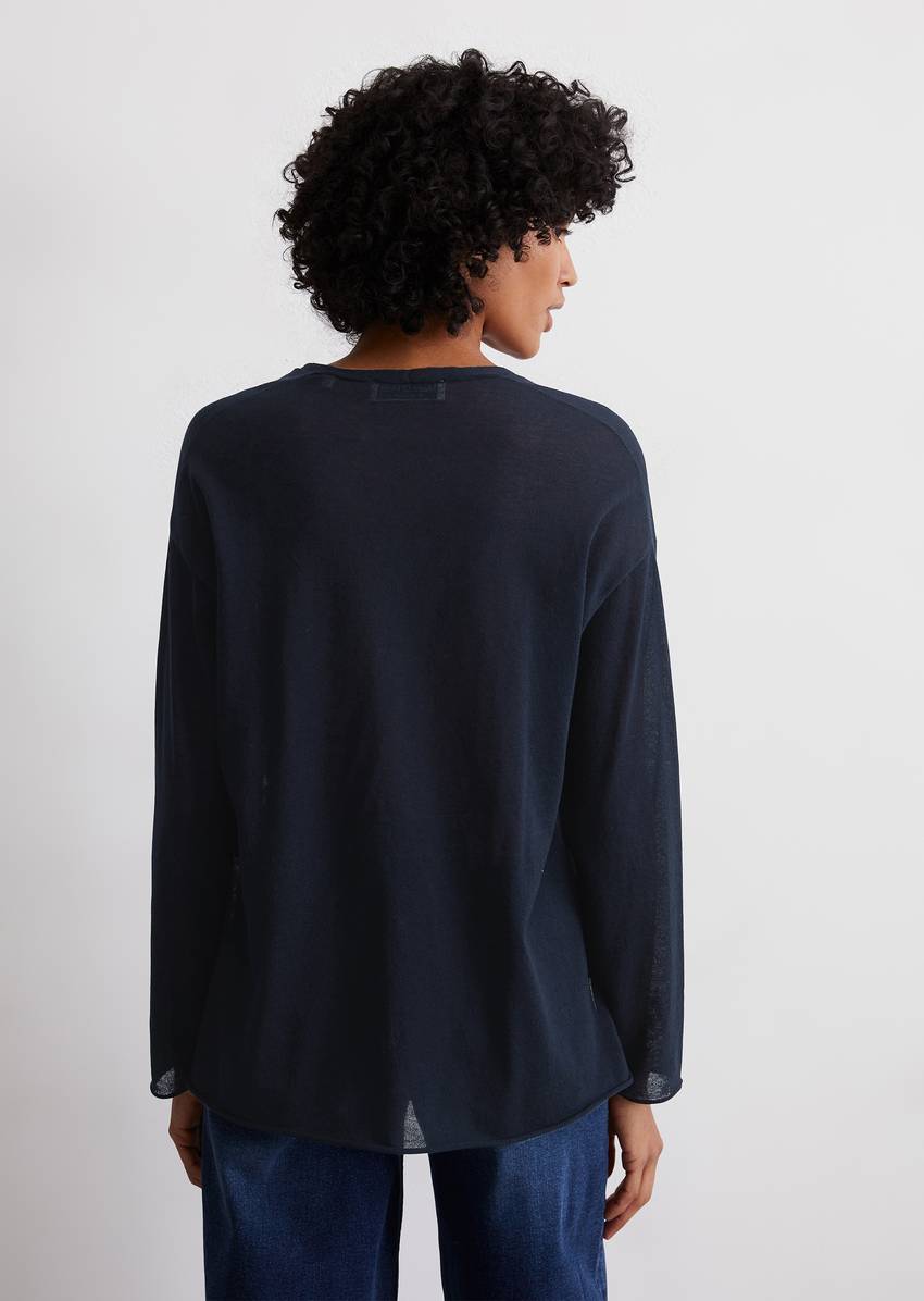Fine knit sweater loose made from an organic cotton mix
