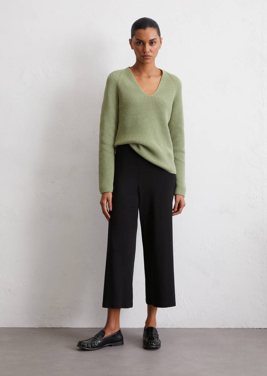 V-neck knitted sweater slim made from soft cotton yarn