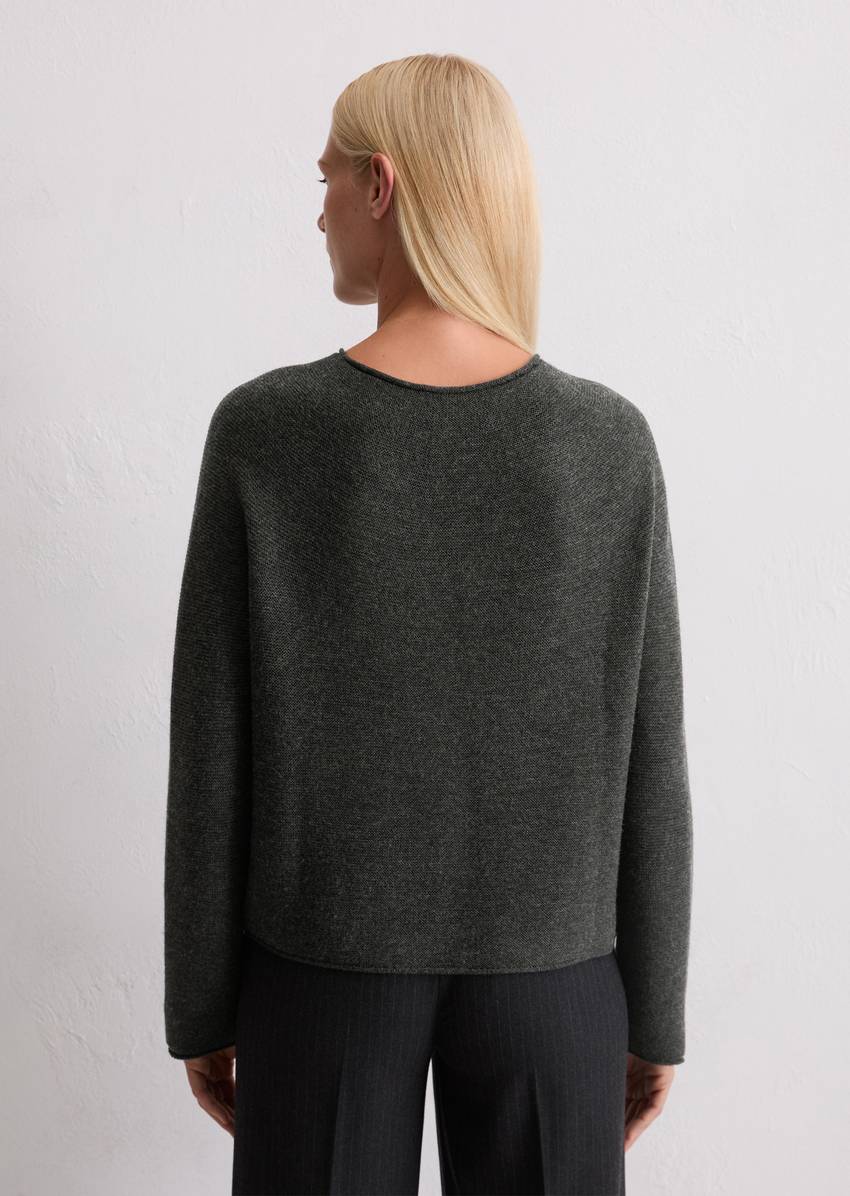 Seamless sweater loose made from pure merino wool