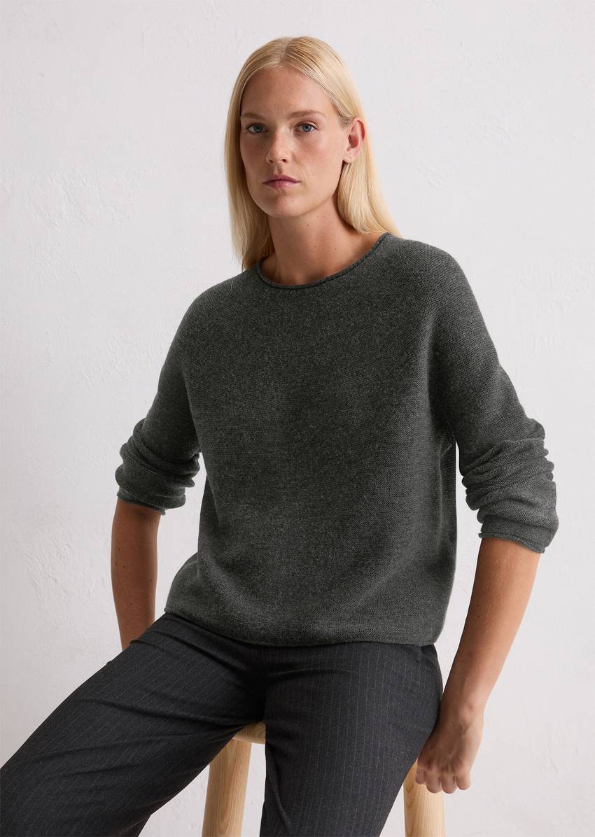 Seamless sweater loose made from pure merino wool