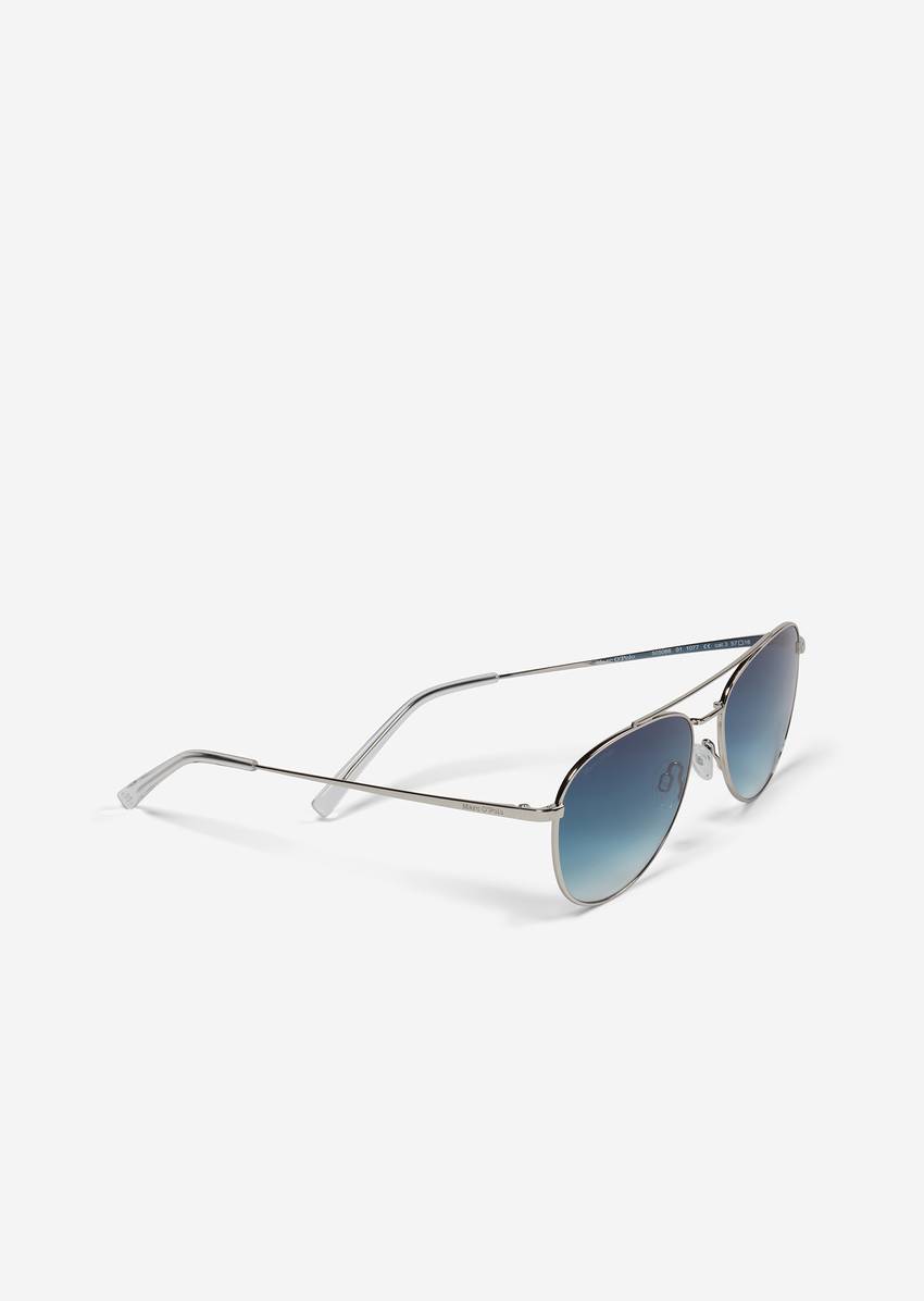 Unisex sunglasses in an aviator style