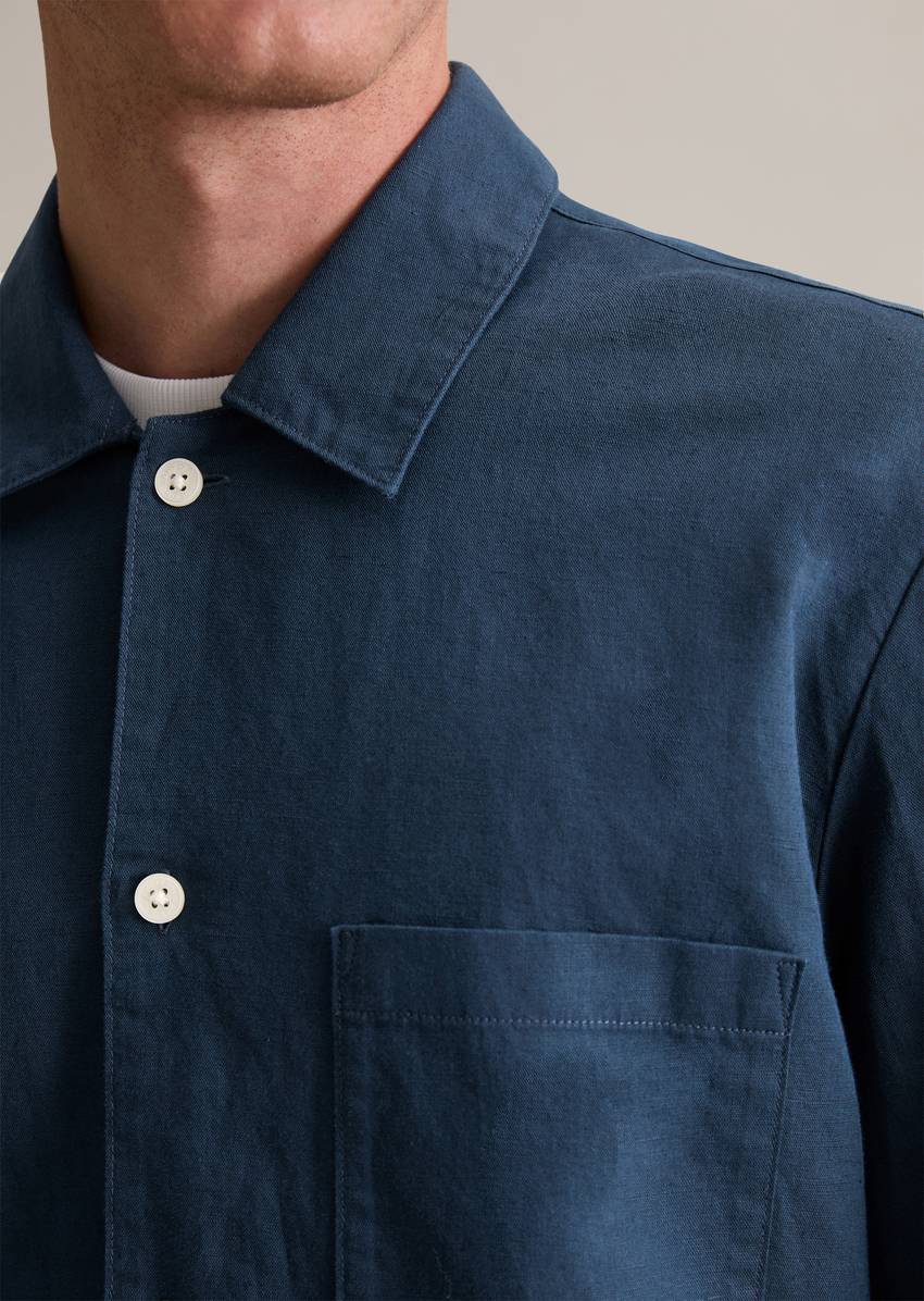 Relaxed shirt made from linen and organic cotton
