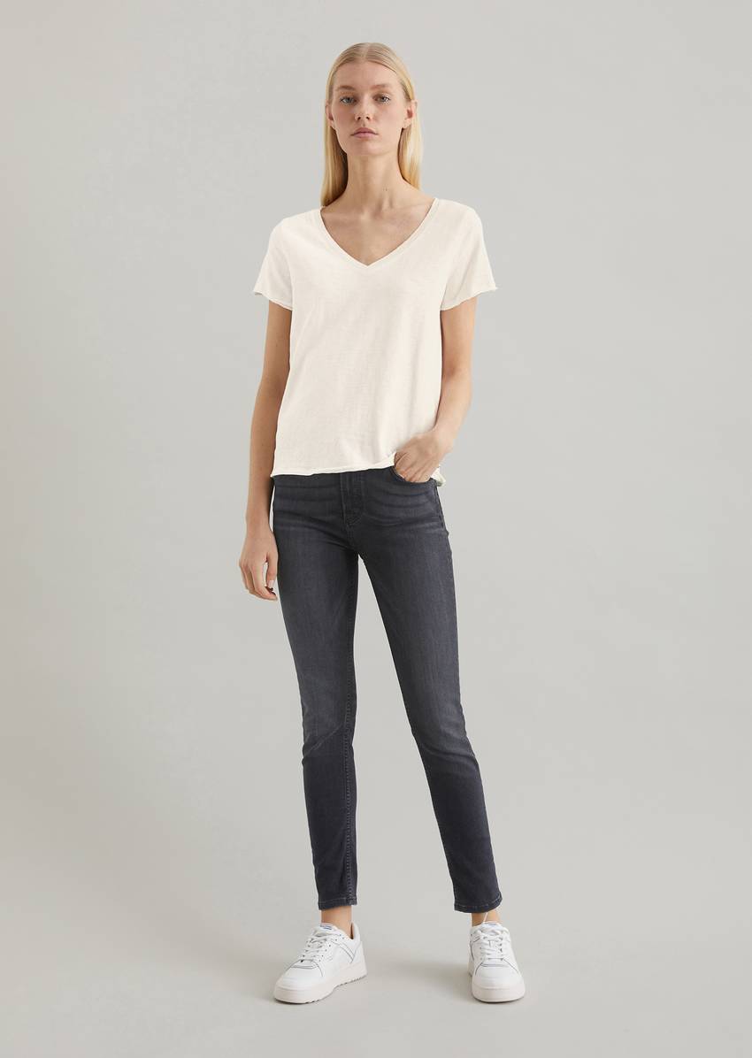 V-neck T-shirt, regular fit made from organic cotton slub jersey