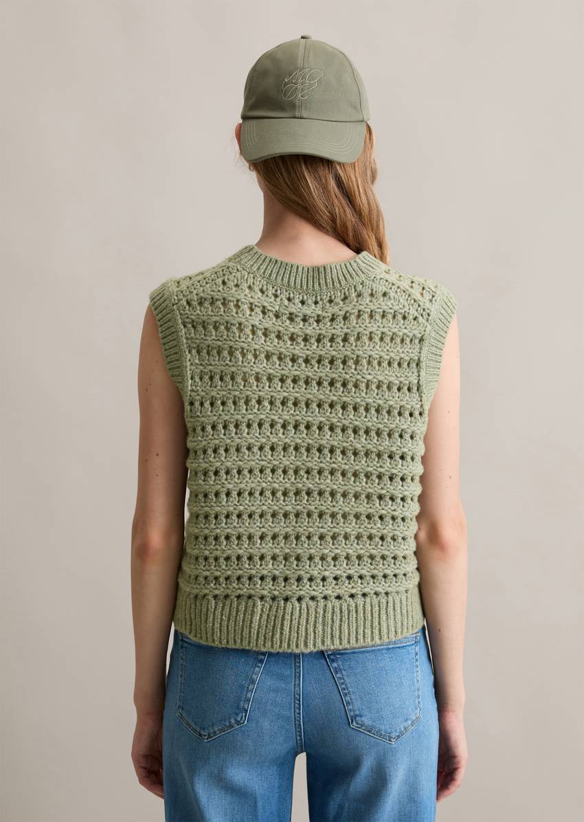 Sweater regular made from a soft virgin wool blend