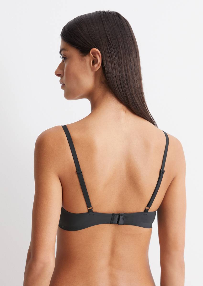 Soft bra with hangers