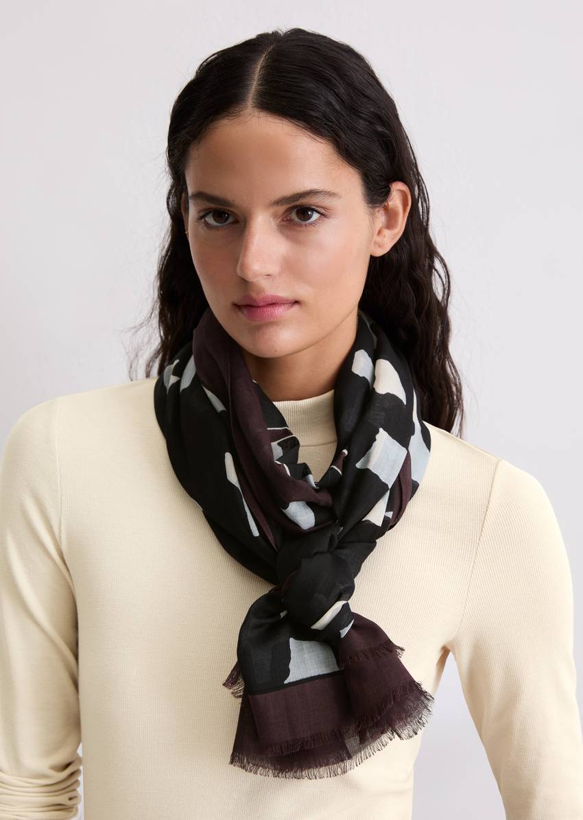 Scarf with all-over print with TENCEL™ Lyocell