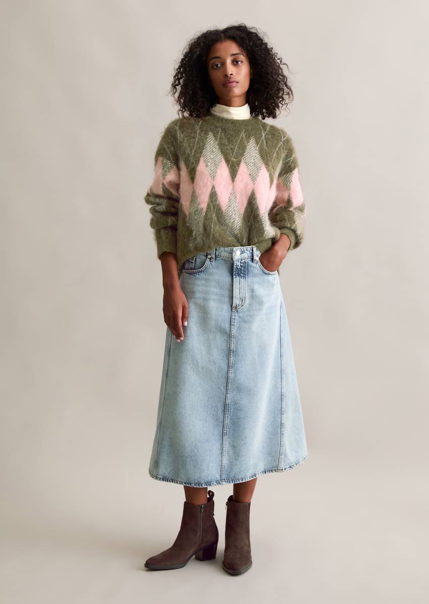Denim skirt made from denim with European nettle fibers