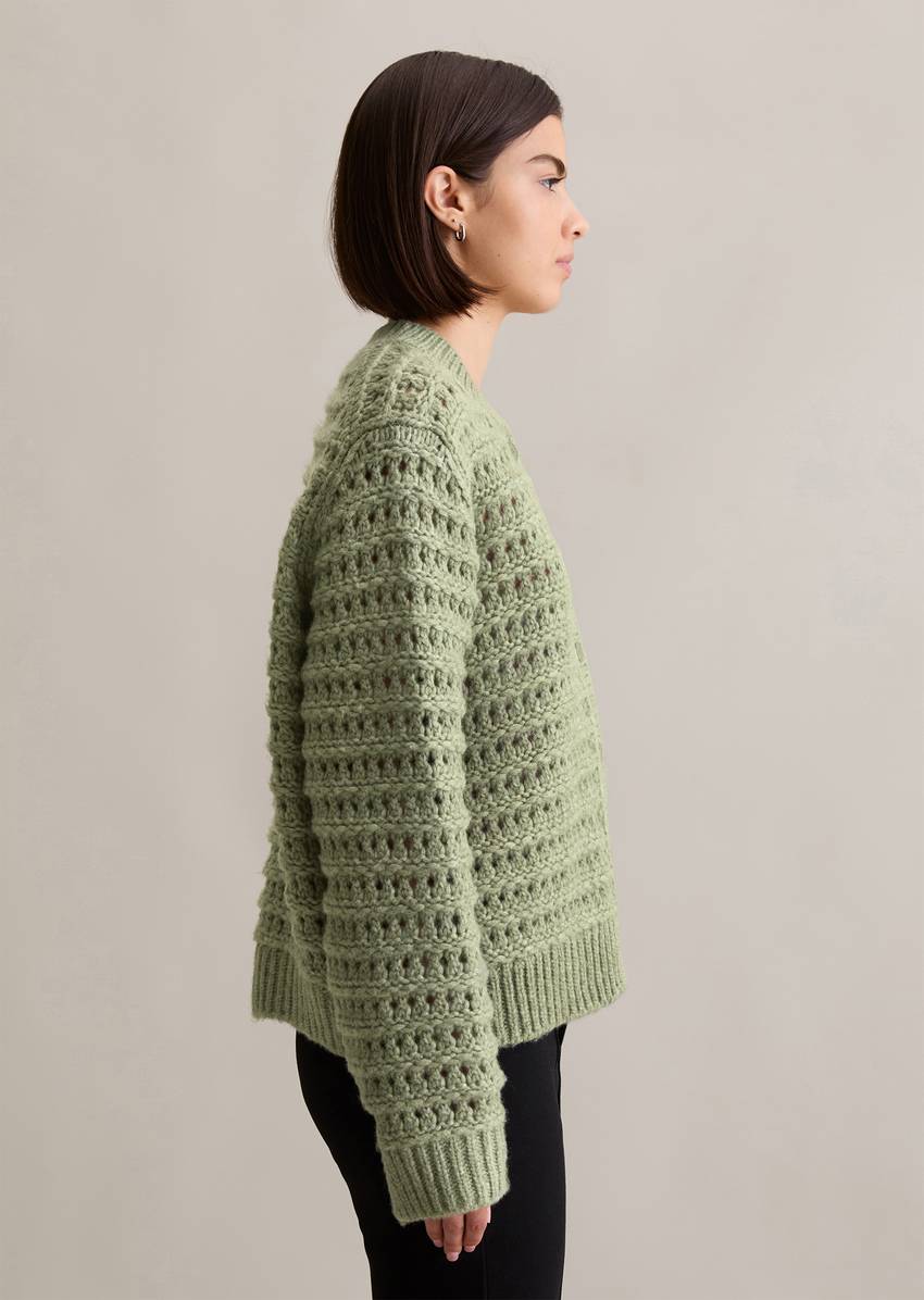 Cardigan regular made from a soft virgin wool blend