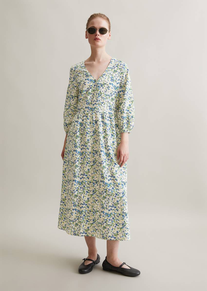 Relaxed crinkle print dress made from a viscose blend with a seersucker effect