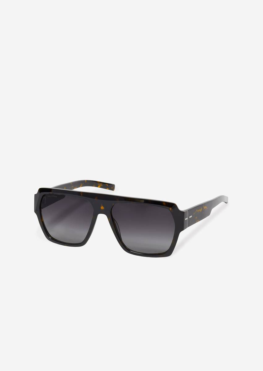 Unisex sunglasses in a modern rectangular shape
