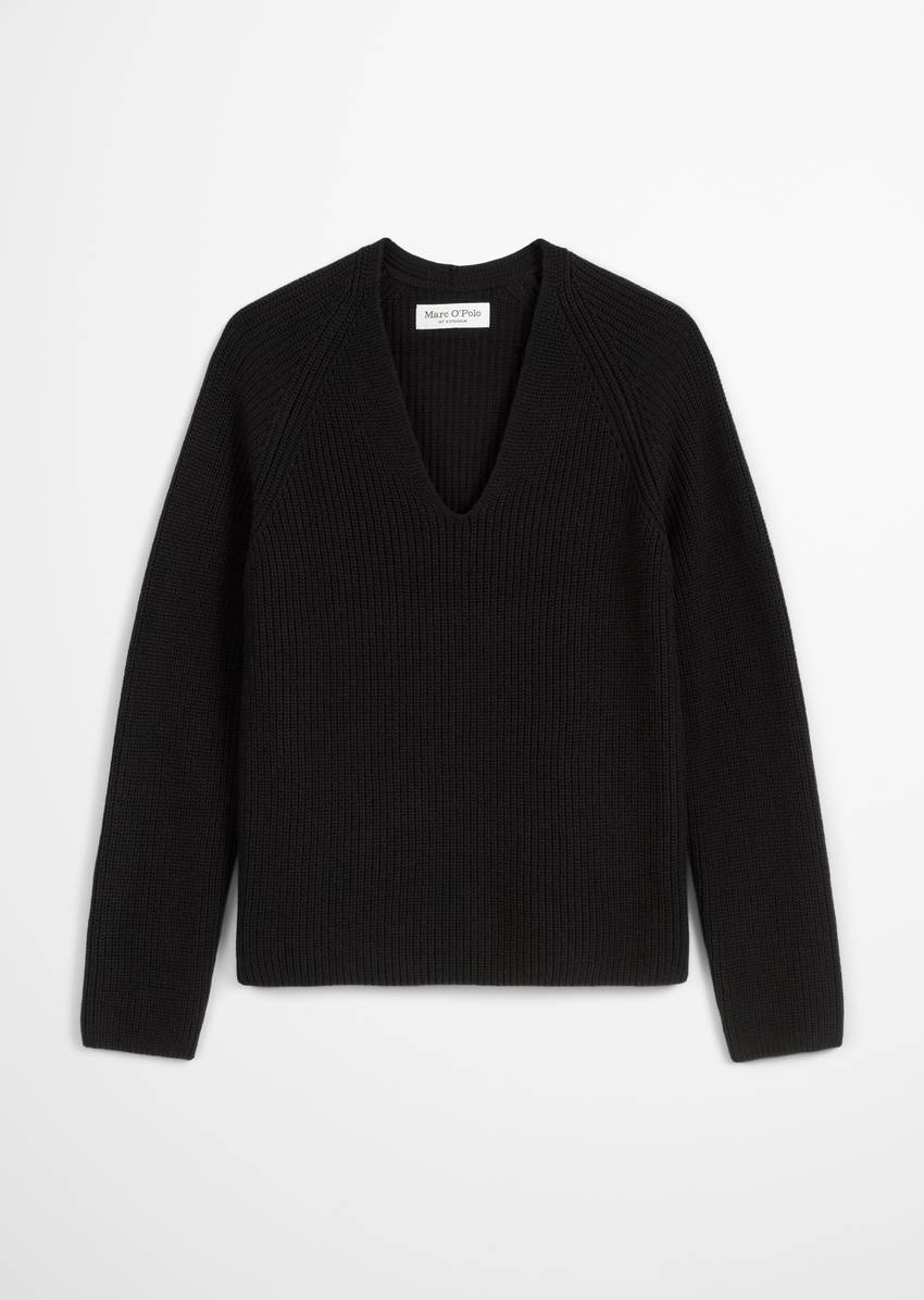 V-neck knitted sweater slim made from soft cotton yarn