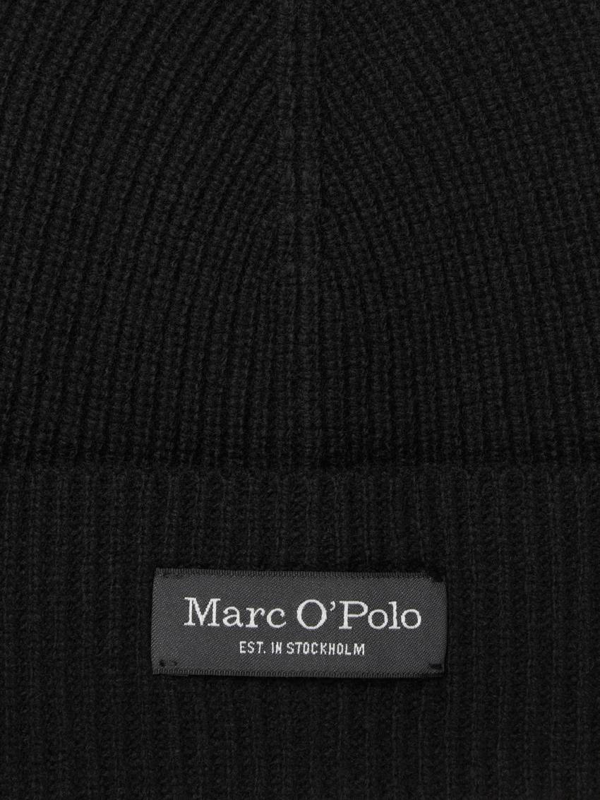 Hat & scarf set made from a soft virgin wool blend