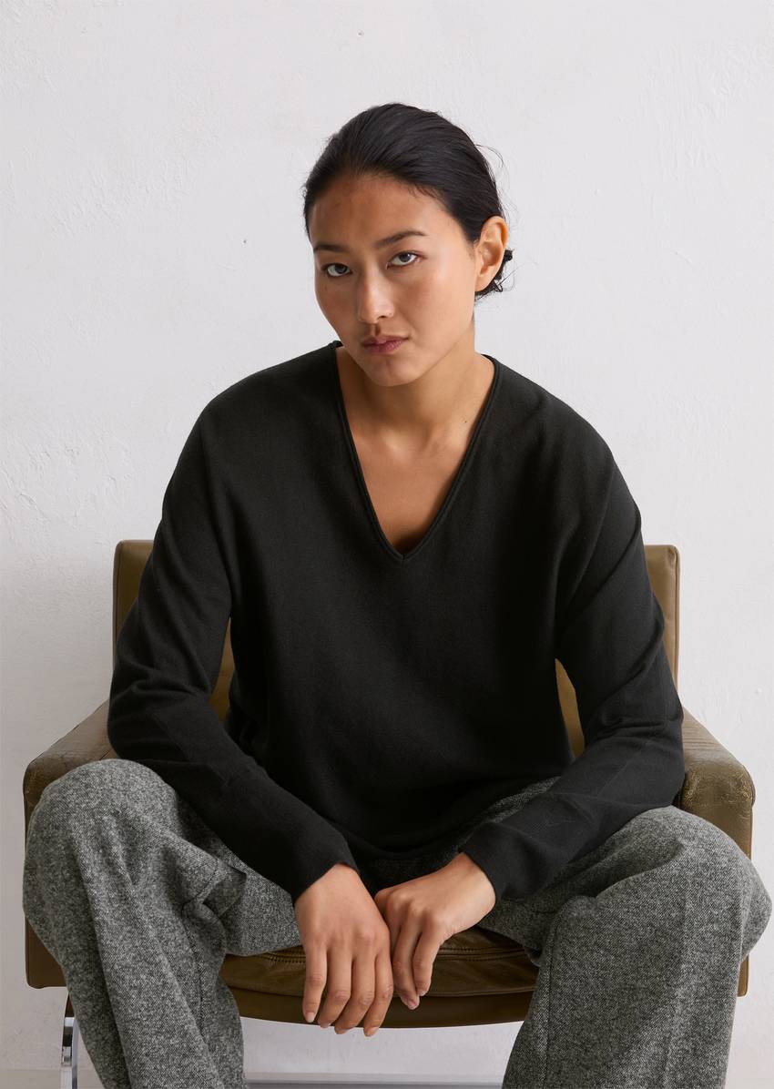 Oversized fine knit sweater made from a soft virgin wool/viscose blend