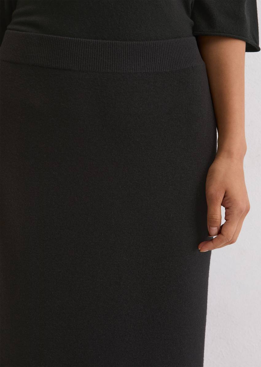Rib knit skirt shaped made from a soft virgin wool blend