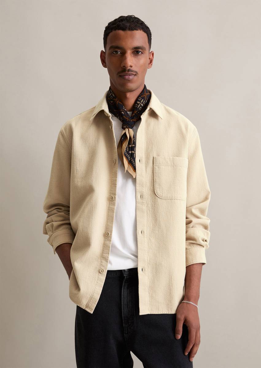 Regular shirt with fine structure