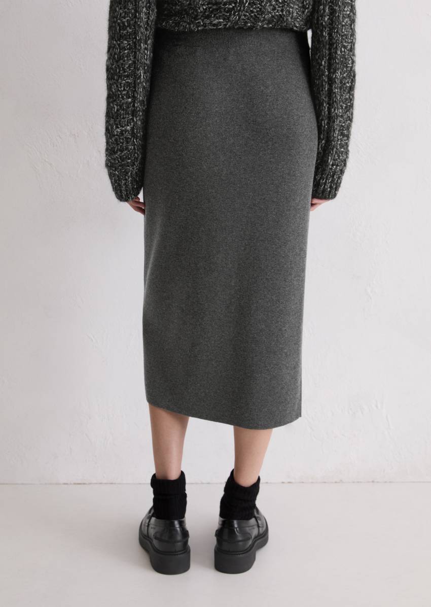 Rib knit skirt shaped made from a soft virgin wool blend