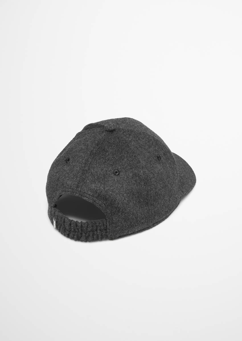 Cap made from a wool mix