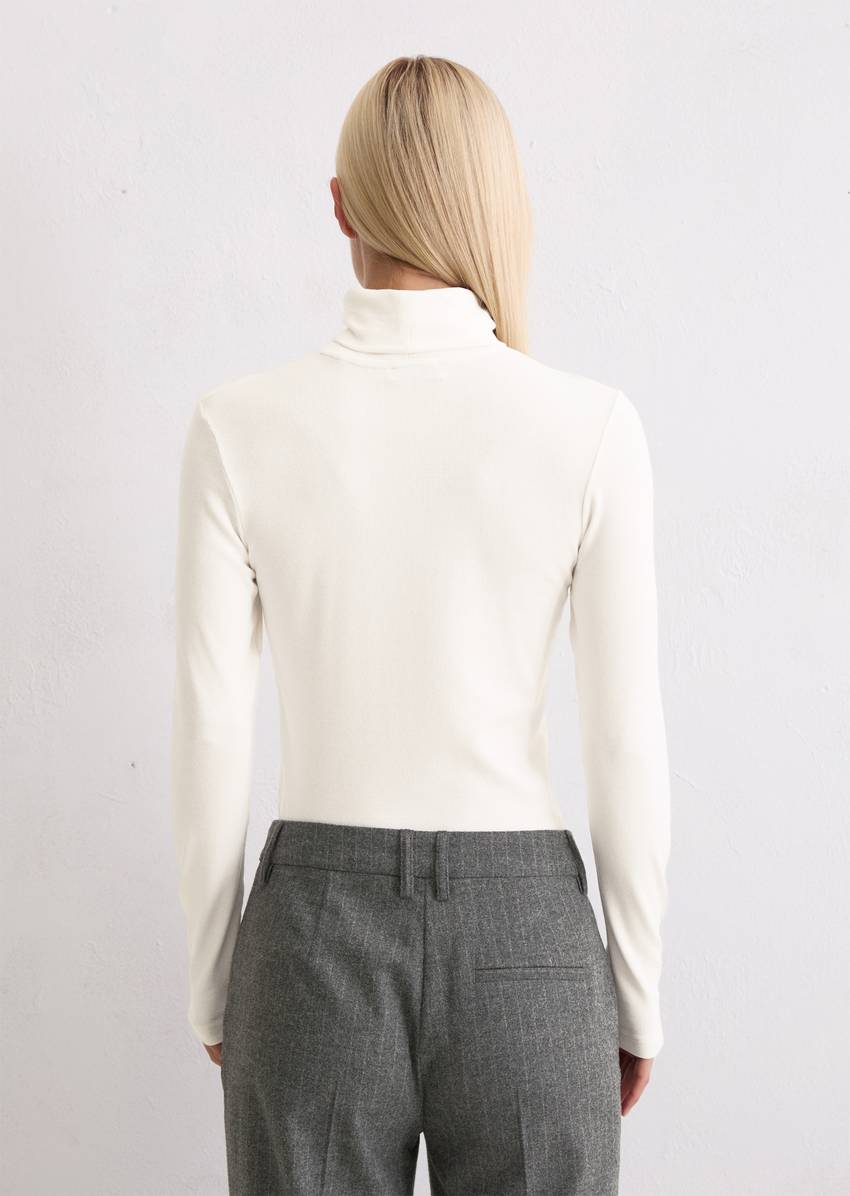 Regular turtleneck longsleeve made from soft ribbed jersey