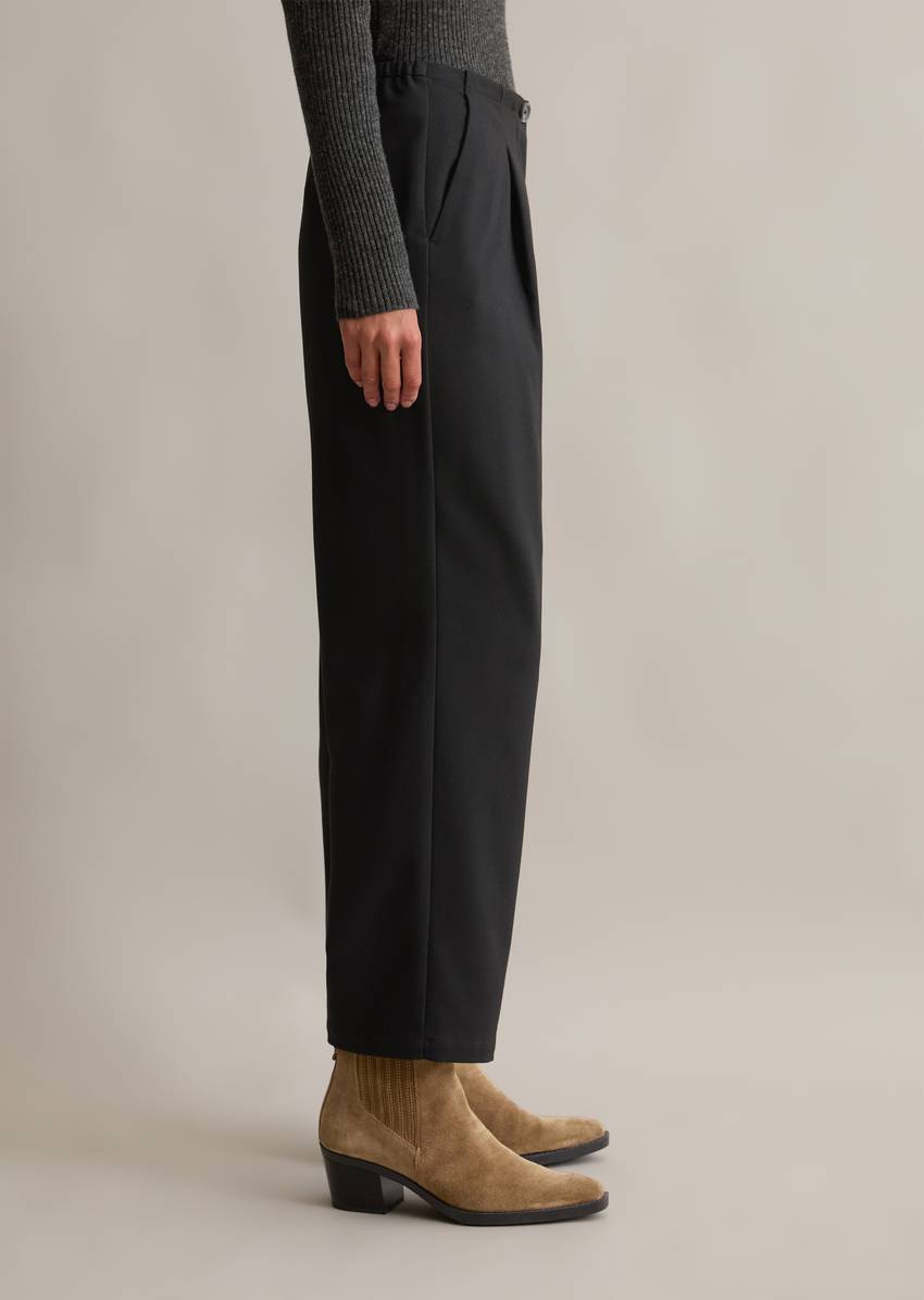 Pleated trousers loose tapered with recycled polyester and viscose