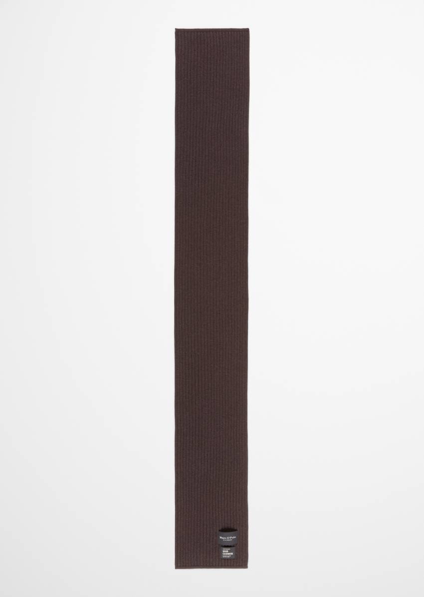 Knitted scarf made from the finest cashmere