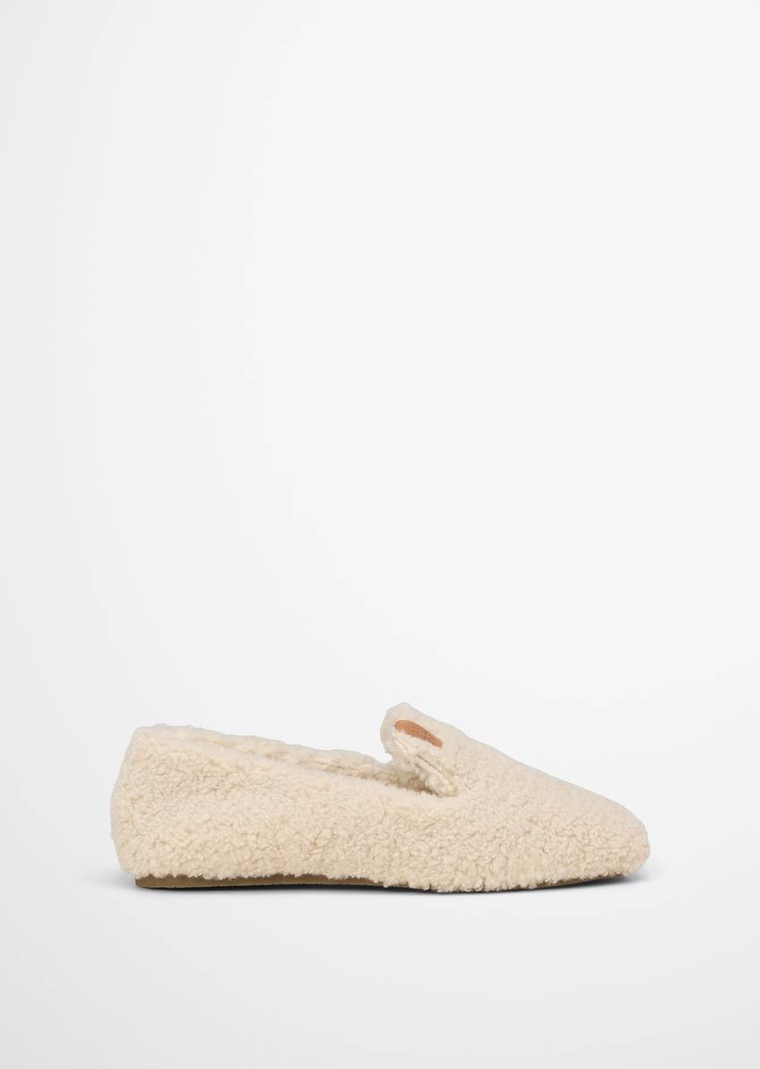 Slippers made from cotton teddy fur
