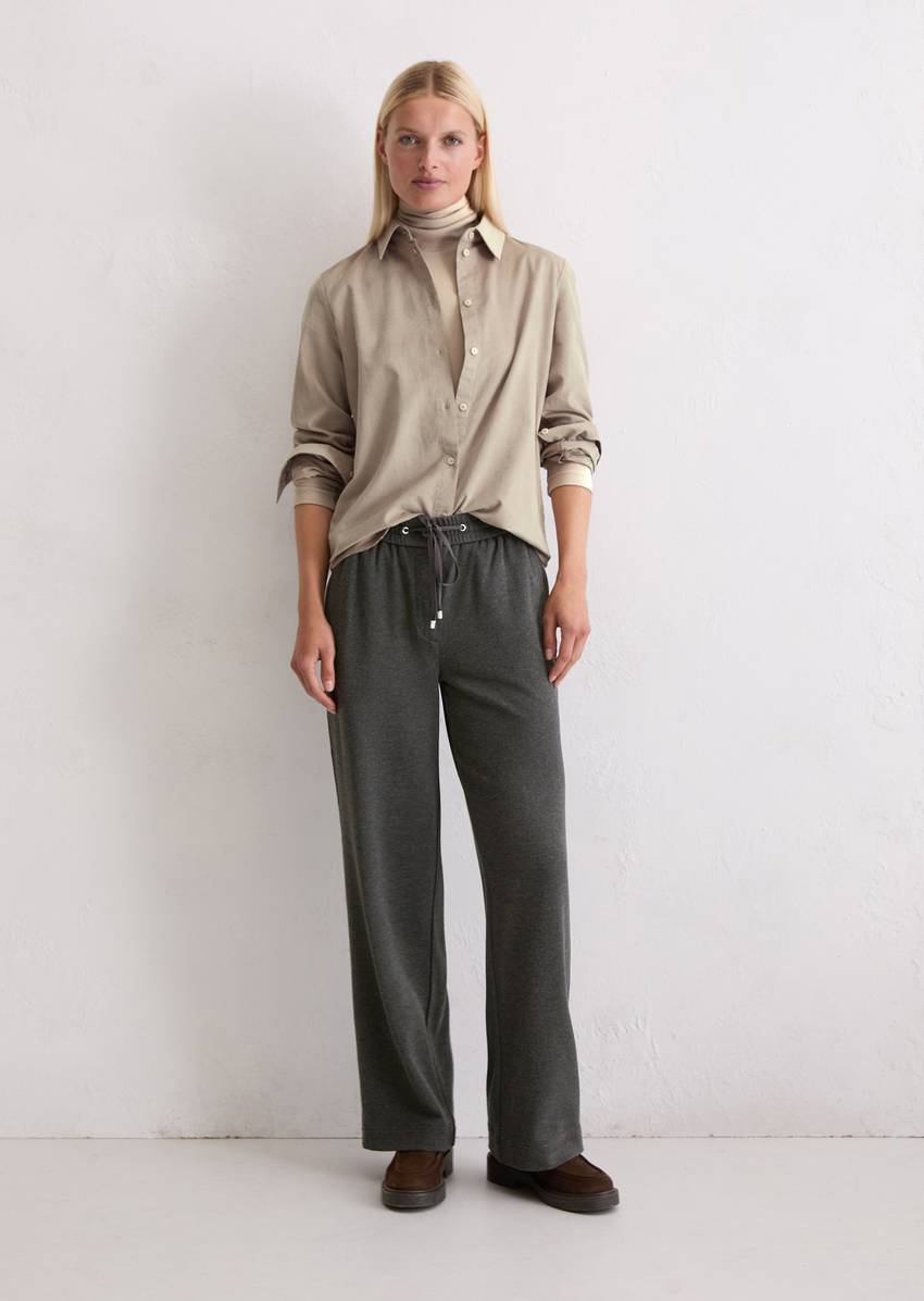 Fitted velvet blouse made from an organic cotton-viscose blend