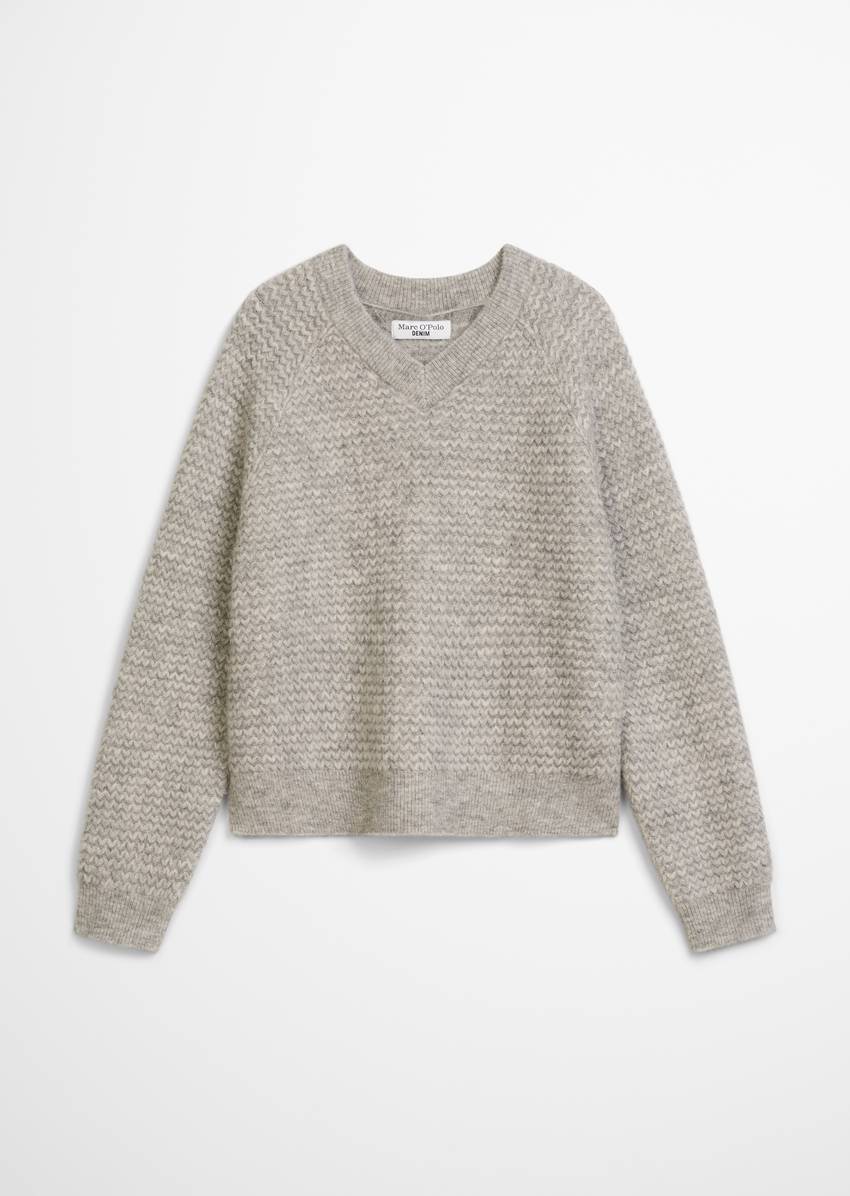 Cropped V-neck knitted sweater made from a soft virgin wool/alpaca wool blend