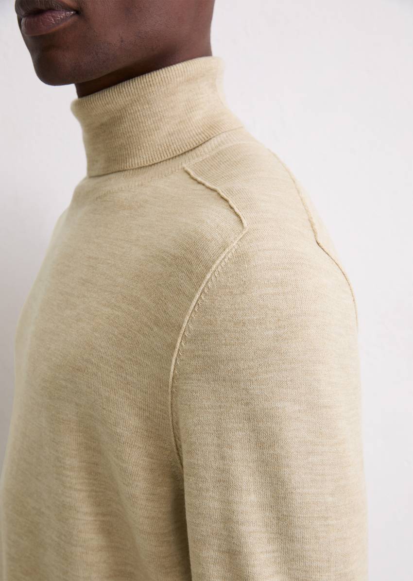 Regular turtleneck sweater made from soft merino wool