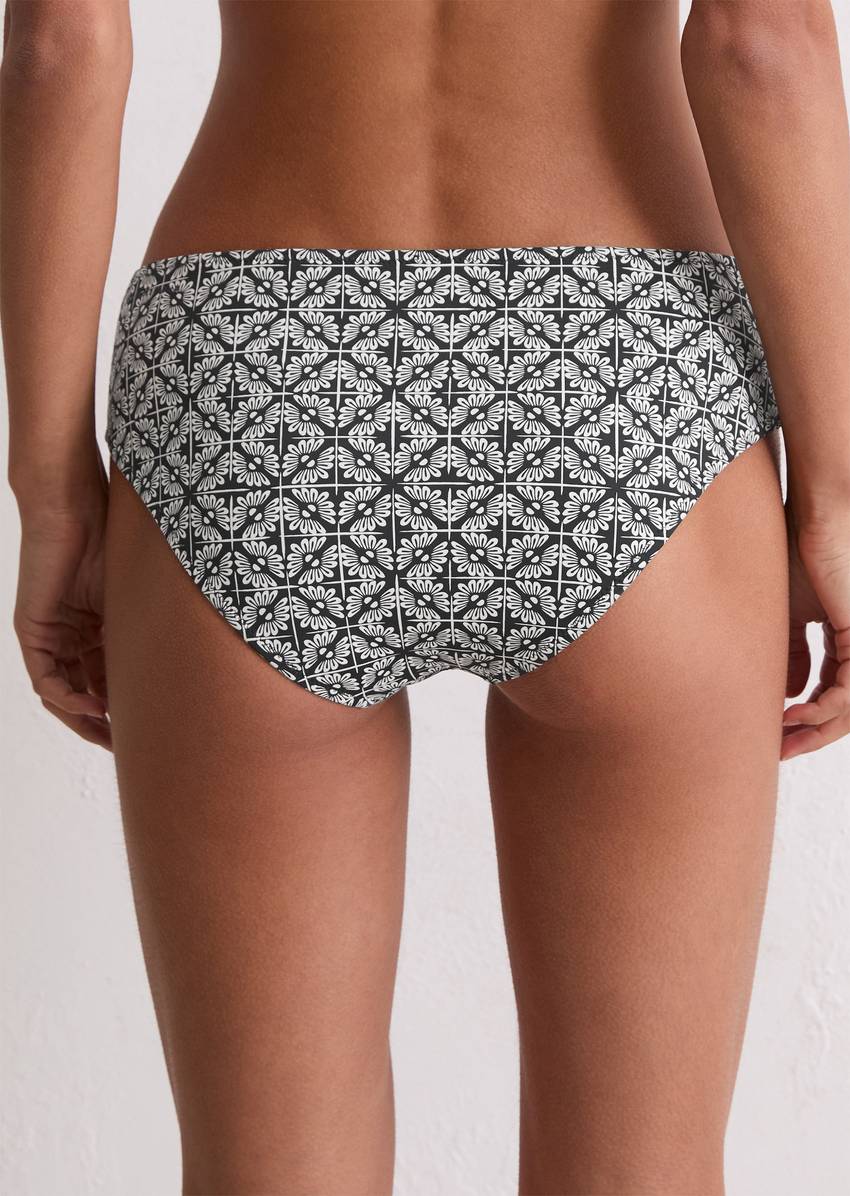 Bikini panty made from recycled material