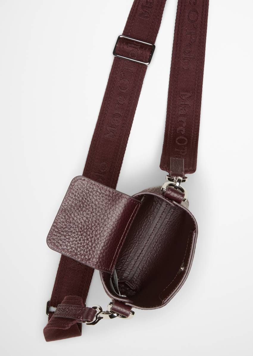 Smartphone case made from grained cowhide