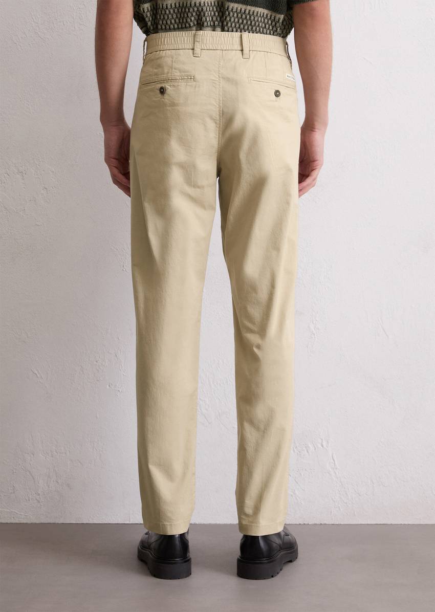 Pants model Morot jogger pleats made from organic cotton twill stretch