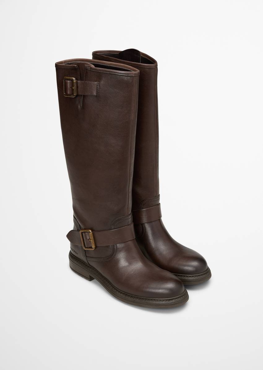 Long-shaft boots with two decorative straps