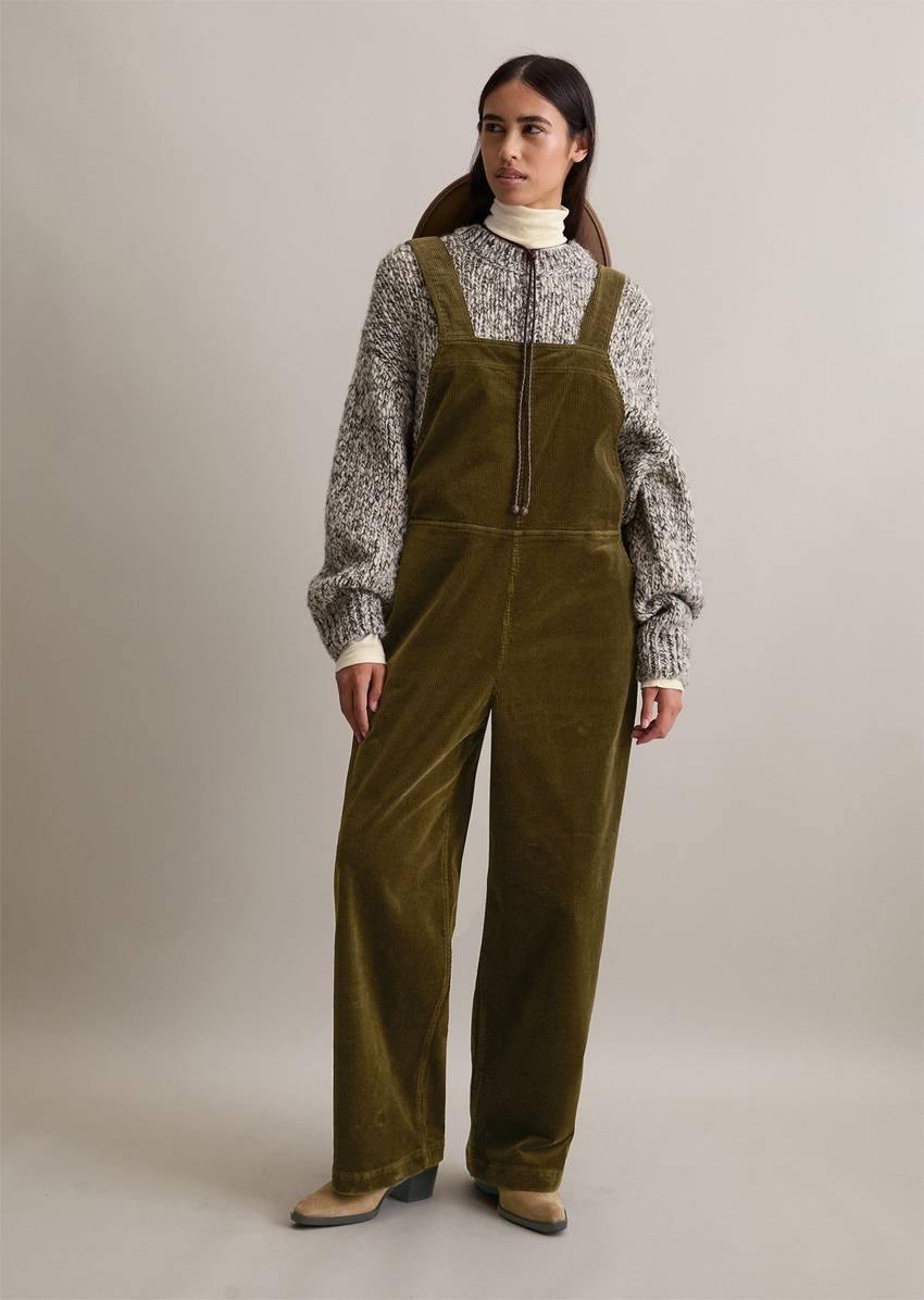 Relaxed corduroy overall made from a stretchy organic cotton blend