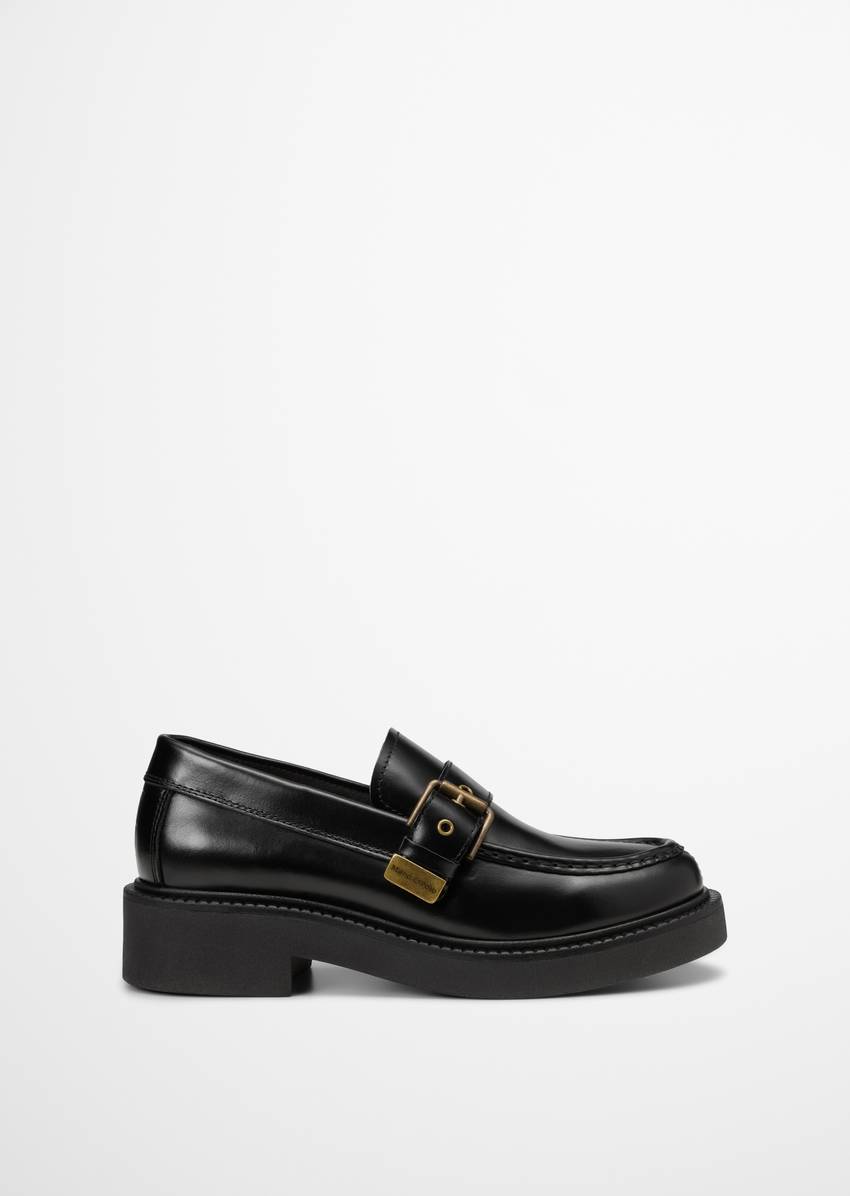 Loafer with strap and buckle