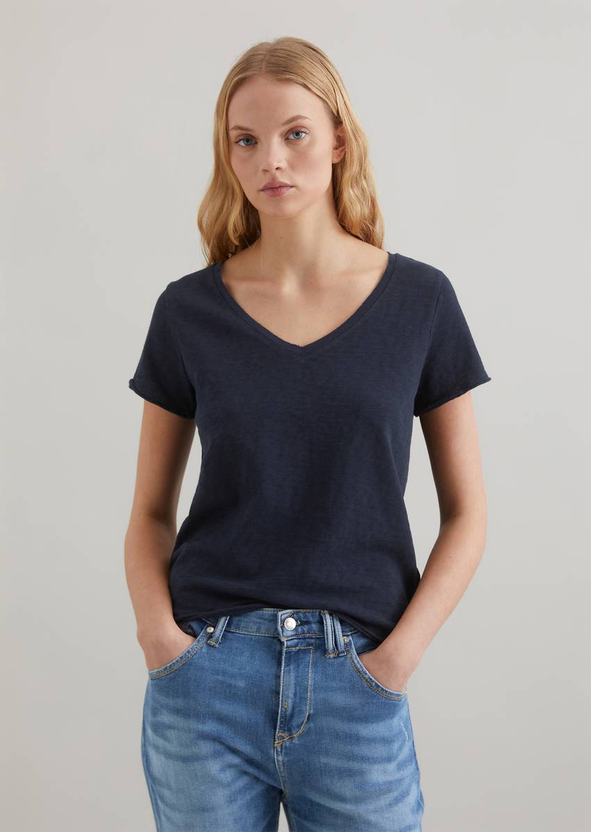 V-neck T-shirt, regular fit made from organic cotton slub jersey