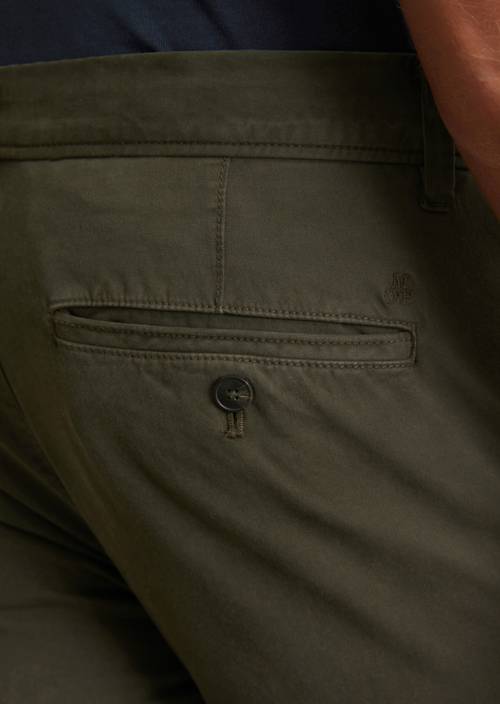 Chino model Stig shaped made from an organic cotton blend