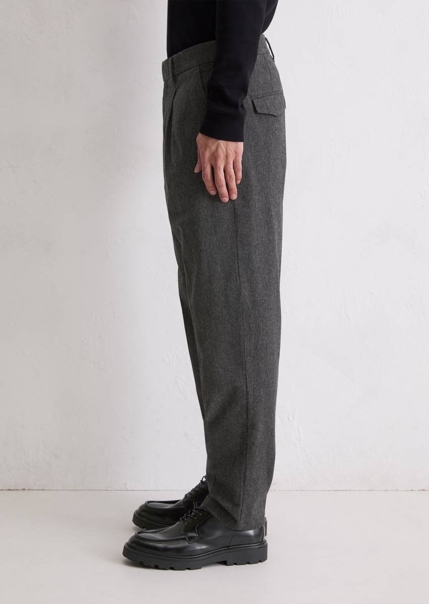 Pants model Belsbo pleats made from organic cotton and viscose