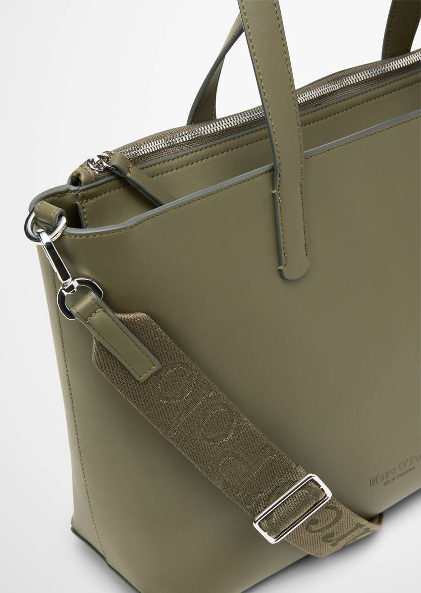 Shopper medium made from a leather alternative made from recycled polyester