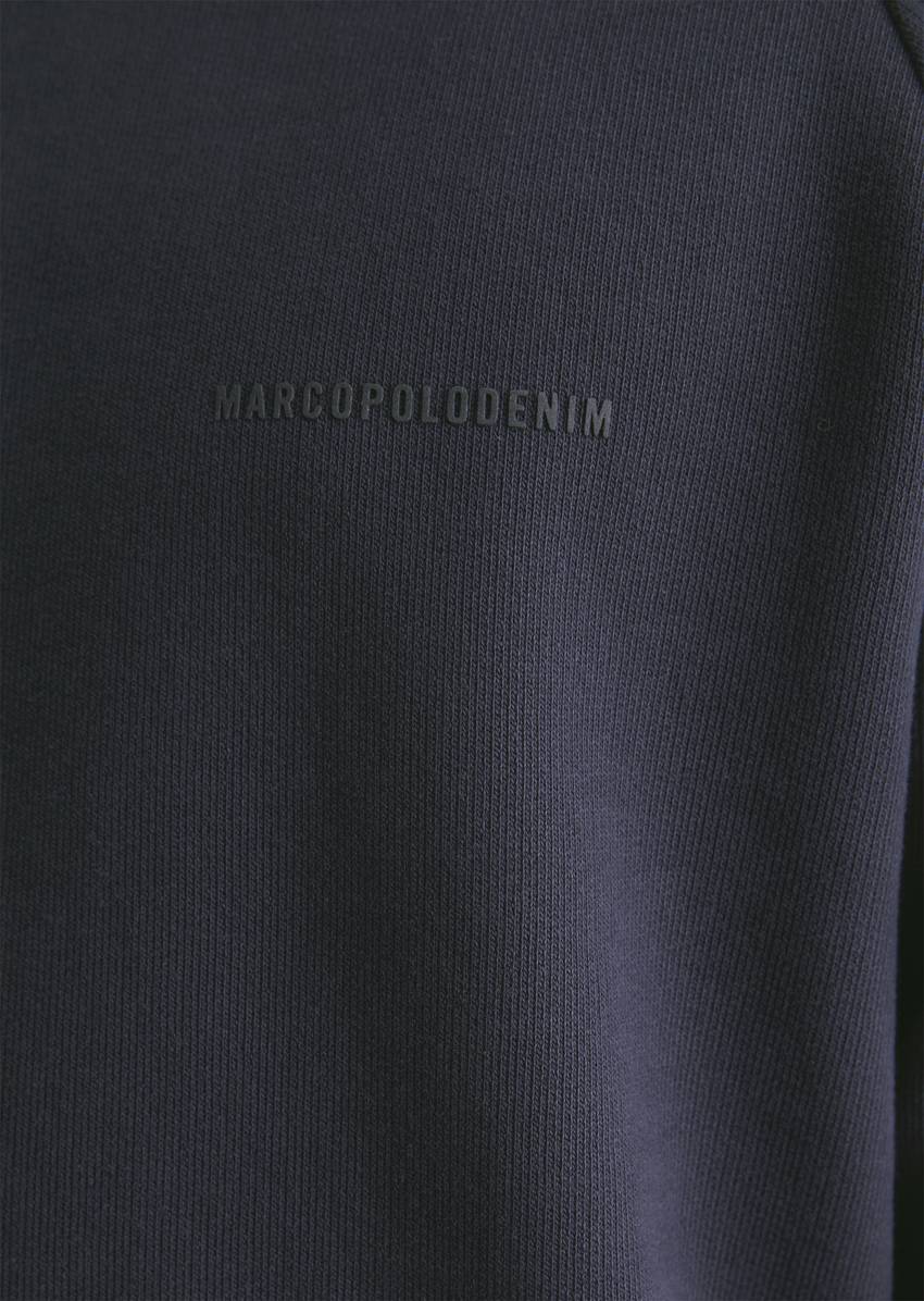 Relaxed sweatshirt made of heavy, structured quality